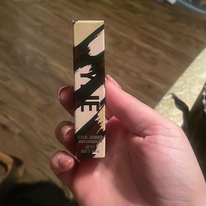 Kylie Jenner concealer oak